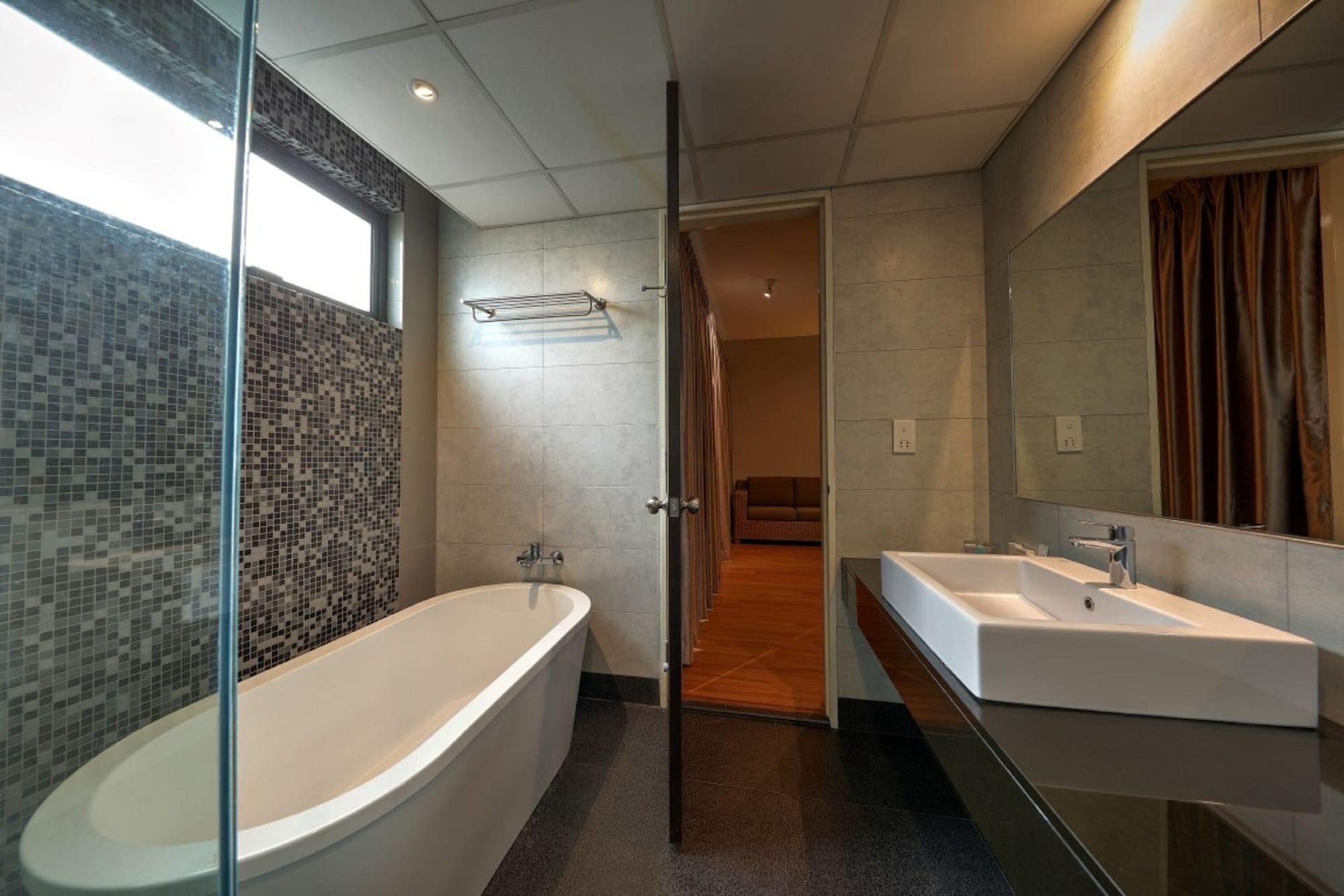 Acappella Suite Hotel, Shah Alam Esterno foto